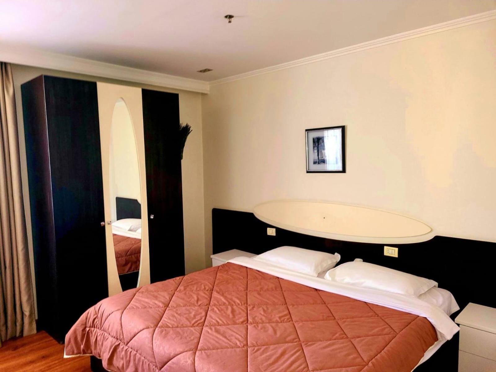 Hotel Alysa Korce Buitenkant foto
